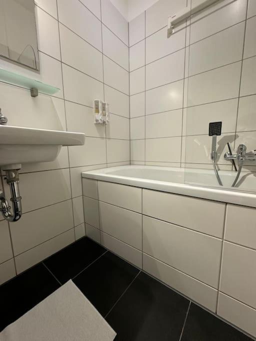 Akk1 - Apartment Im Zentrum Vollausstattung Balkon ماغديبورغ المظهر الخارجي الصورة